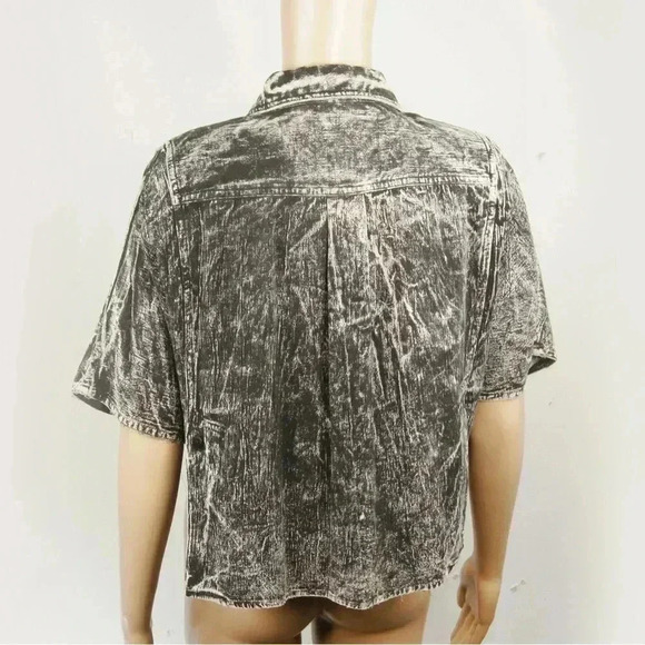 Vintage 80s Retro Black Acid Wash Short Sleeve Button Down Top - Picture 2 of 4